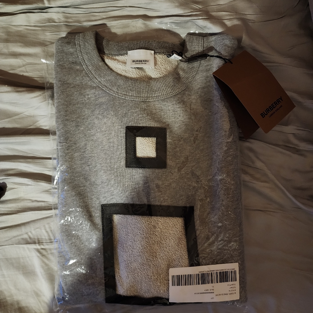 BURBERRY GREY MELANGE SWEATSHIRT w/ lambskin boxes. Authenticity guaranteed.